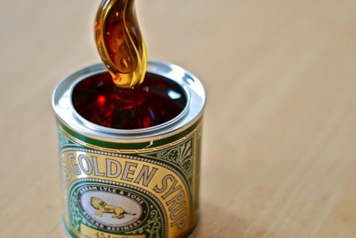 Golden Syrup information. What is golden syrup? Where can I buy golden syrup? What is a substitute for golden syrup?