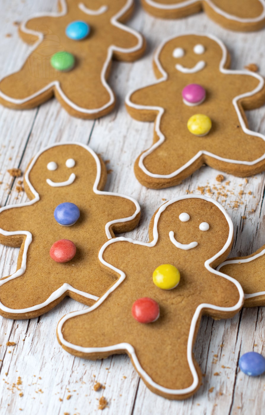 Recipe for gingerbread men and women from Baking with Granny. Little biscuit people, with a lightly spiced ginger flavour and crunchy texture.