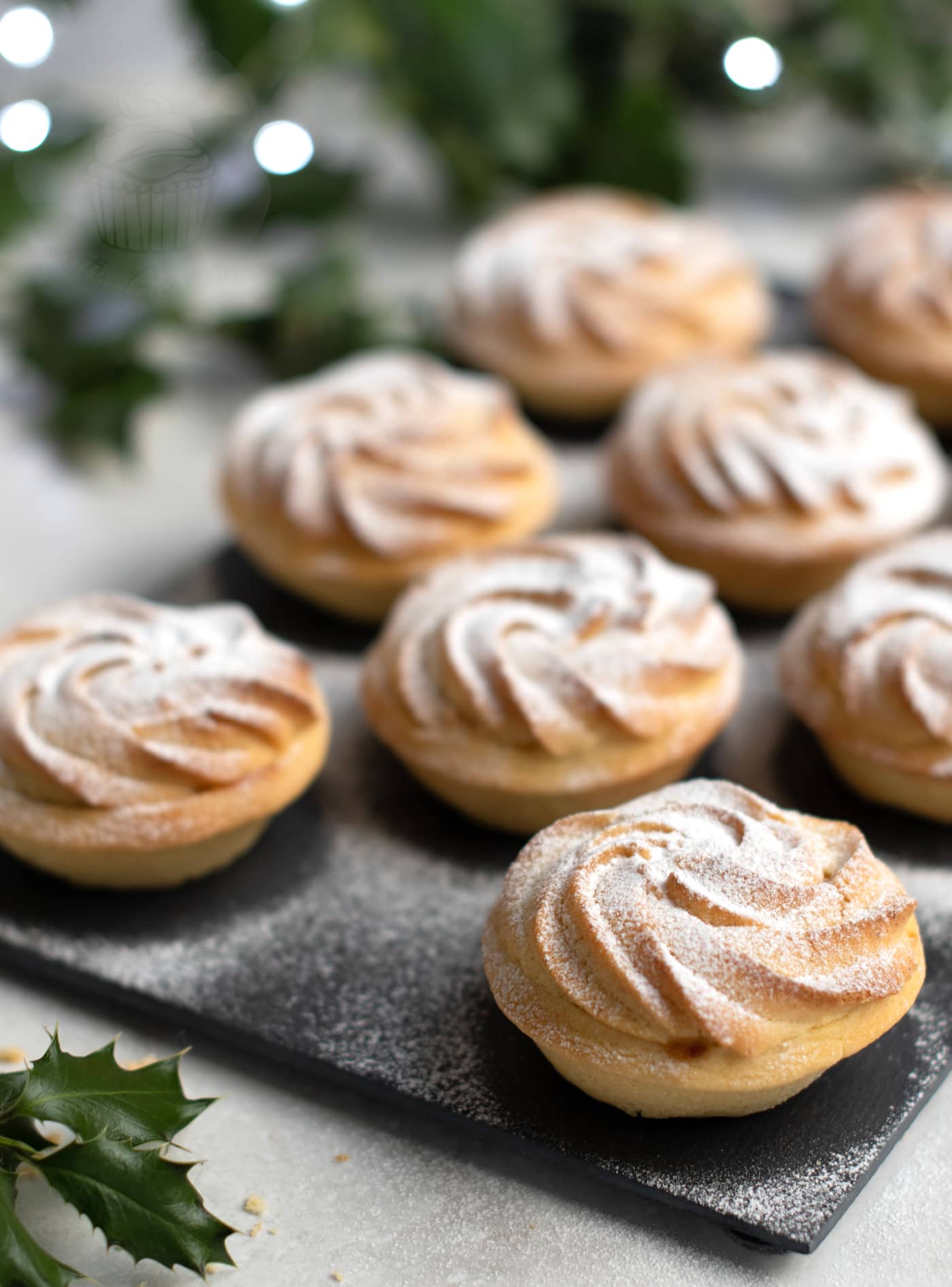 Viennese whirl Mince Pies recipe from Baking with Granny. Traditional mince pies, in a sweet rich short crust pastry, topped with a Viennese whirl.