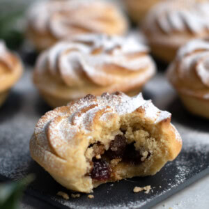 Sweet mince pies, made with shortcrust pastry, juicy mincemeat, and topped with a Viennese whirl.